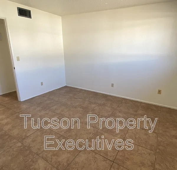 4239 E Lee St — Photo 14