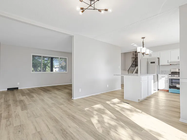 552 Allview Ct — Photo 14