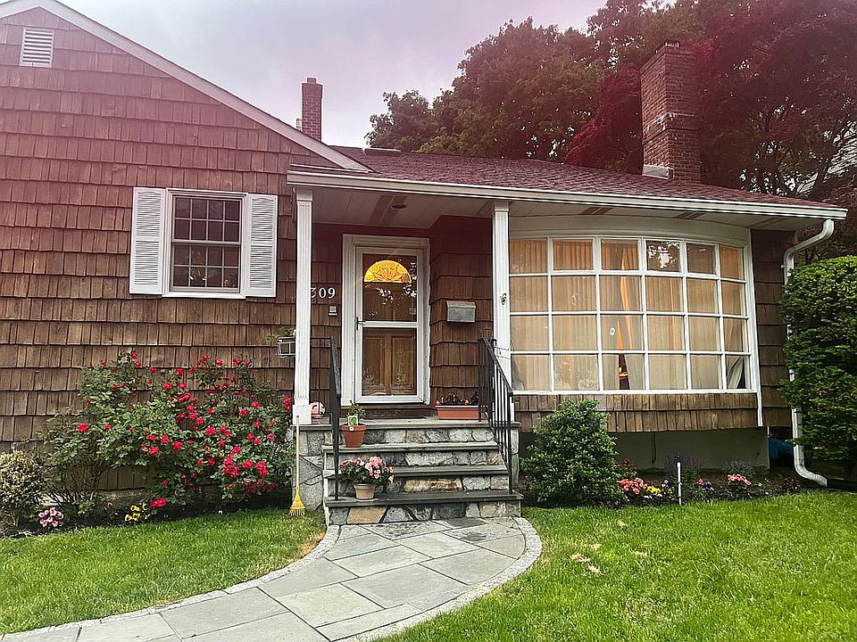 2nd image of 1309 Birch Hill Ln