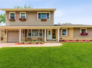764 Penrith Ave, Elk Grove Village, IL 60007