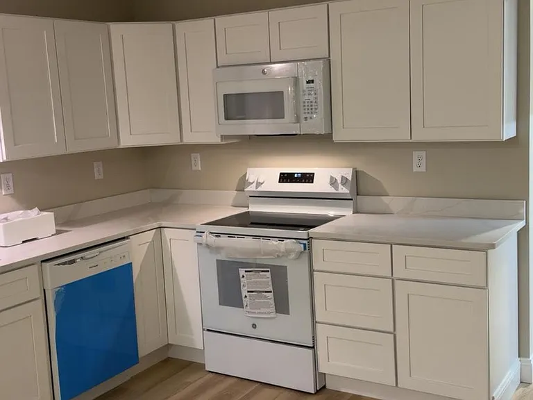 104 Hilltop Dr — Photo 1