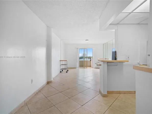 7904 West Dr APT 405, North Bay Village, FL 33141