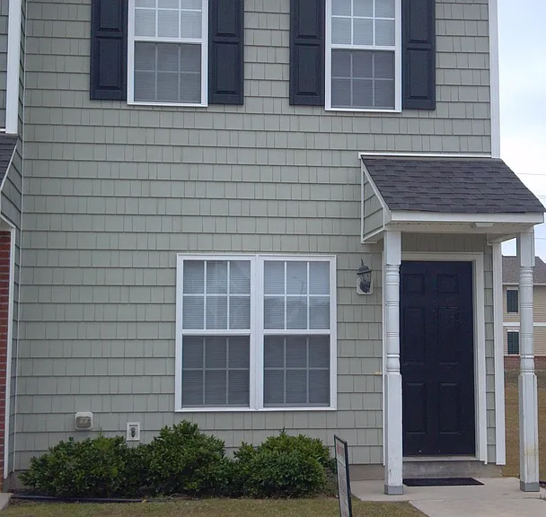 211 Bridgewood Dr — Photo 1