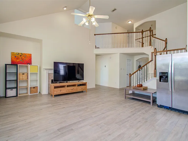 20211 Black Canyon Dr — Photo 8