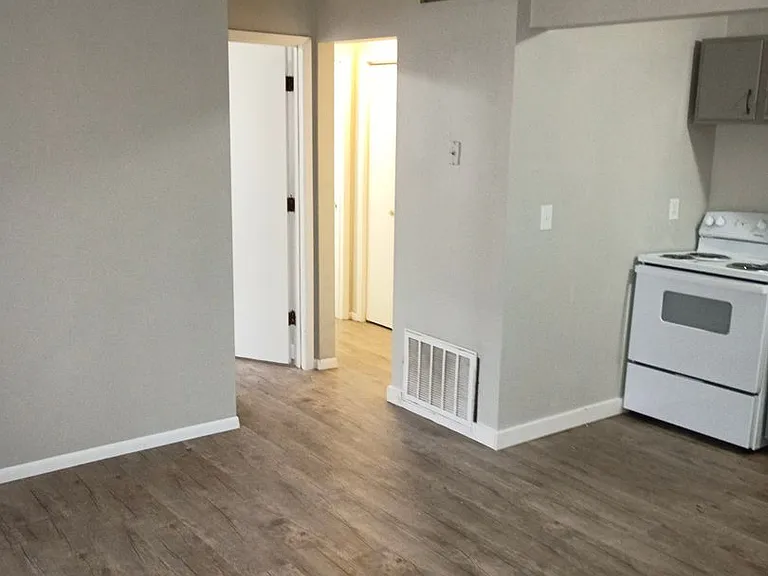 3216 S Grand Ave — Photo 2