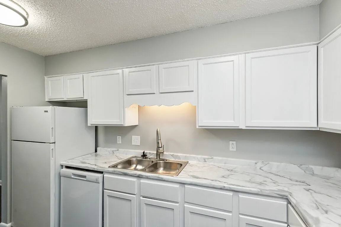 Meadow Glen Apartments — Photo 1