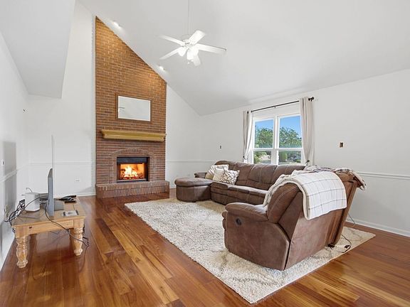 4th image of 1615 Canterbury St