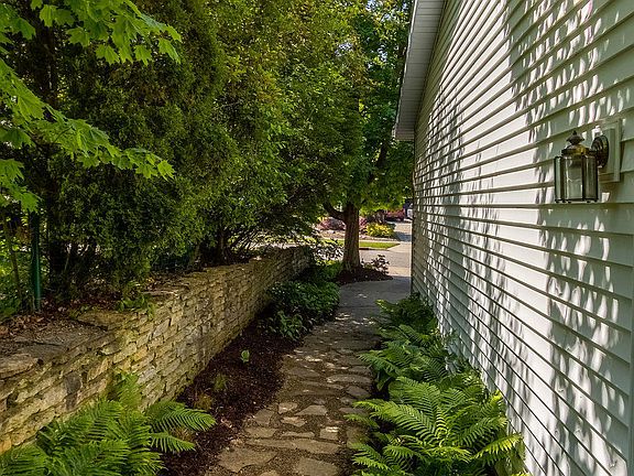 4th image of 429 Whitehills Dr