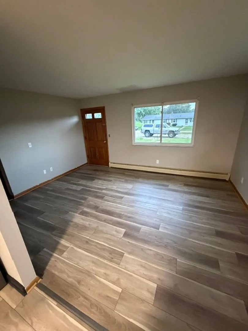 525 Mishler — Photo 2