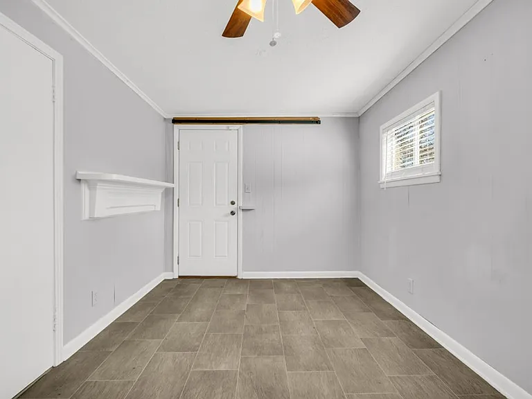654A W Main St — Photo 14