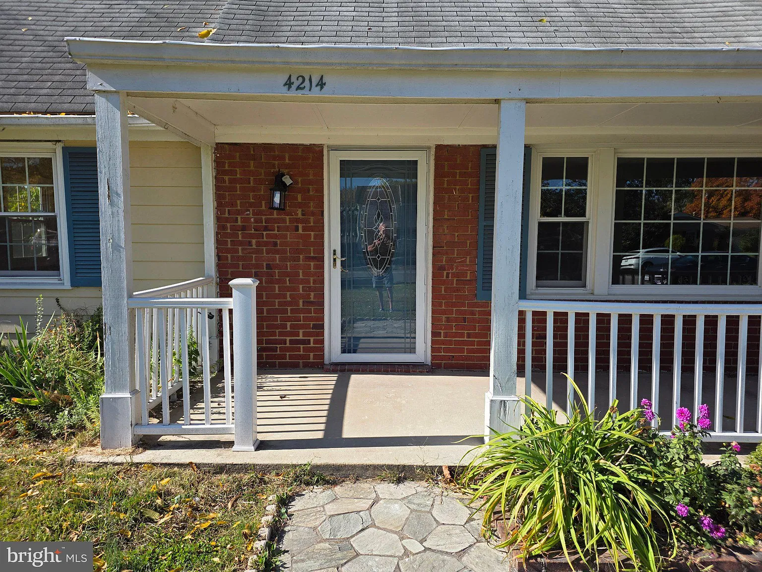 4 bed, 2.0 bath, 1612 sqft, $3,500 — Photo 3