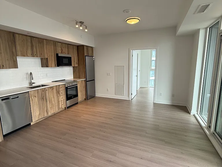 25 Wellington St S #810 — Photo 5