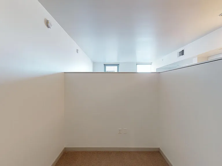 3033 Wilshire — Photo 50
