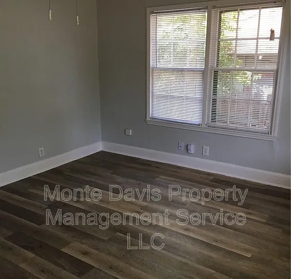 3300 Robinson Ave #B — Photo 2