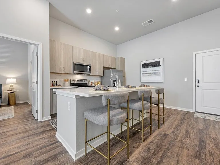 Avenue64 Apartments — Photo 2