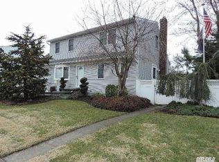 1636 Meadow Ln, East Meadow, NY 11554