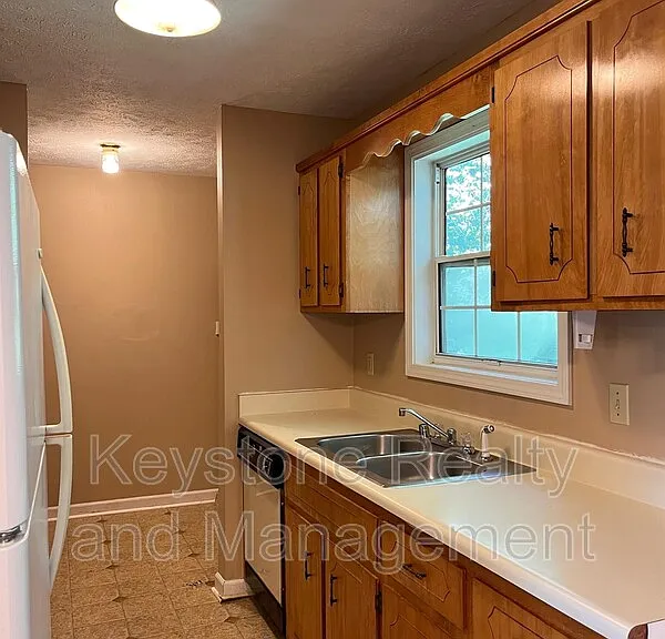 665 Artic Ave — Photo 5