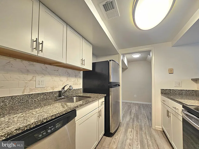 8612 Walutes Cir #B — Photo 7