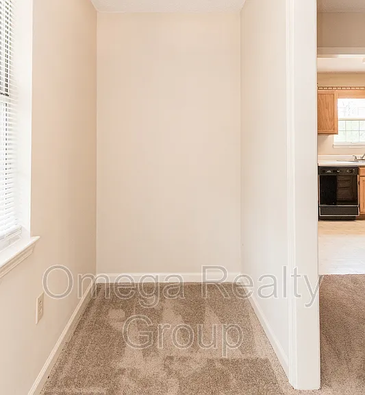 6770 Charles Dr — Photo 7