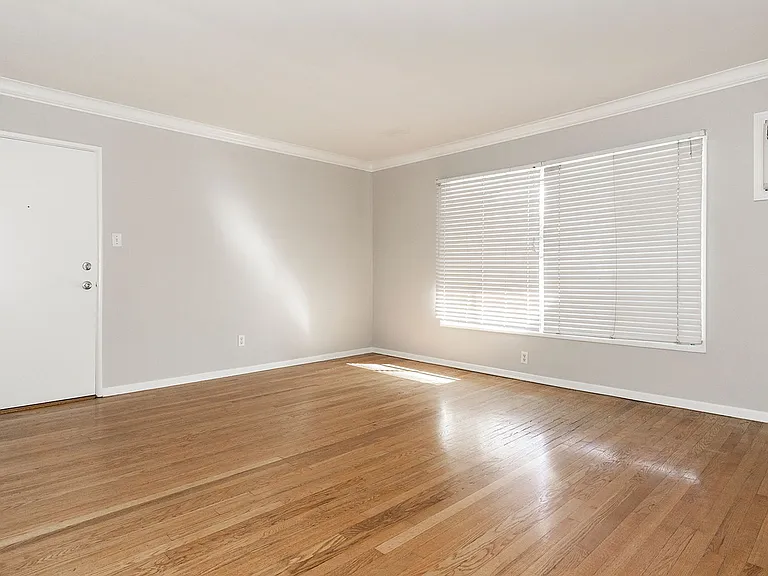 1420 Barrington Way — Photo 5