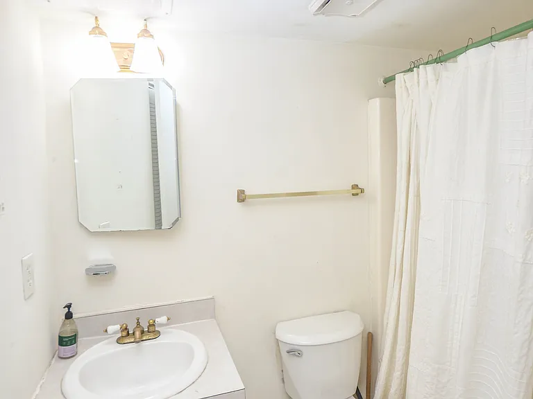 122 Roberts Ln #400 — Photo 12