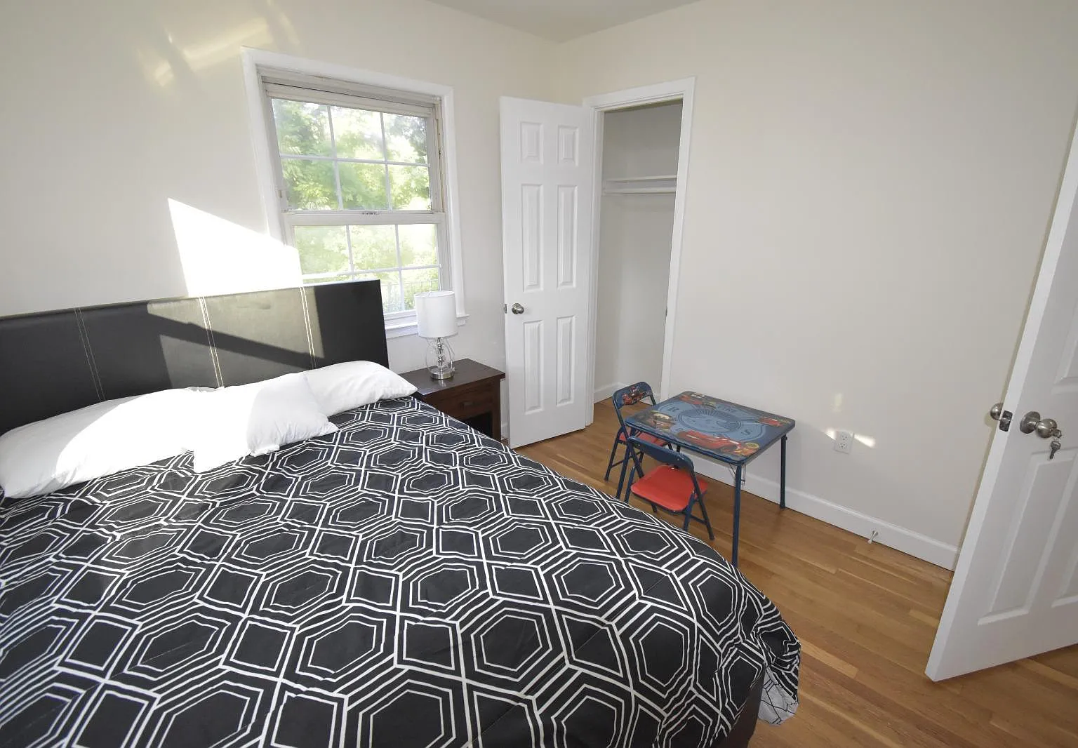 4 bed, 1770 sqft, $750 — Photo 2