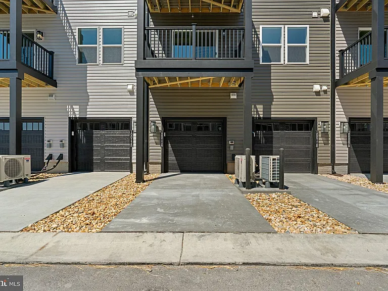 American Pharoah Ln — Photo 28
