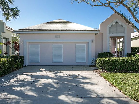5th image of 1375 Saint Catherines Cir