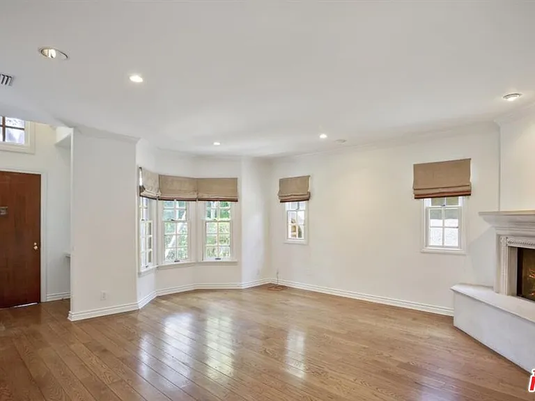 530 Westmount Dr — Photo 11