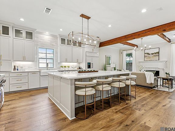 2nd image of 9815 Myrtle Ln