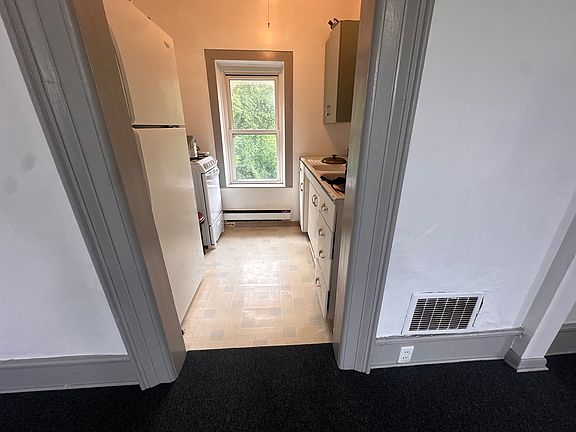 5th image of 202 Main St Unit 3