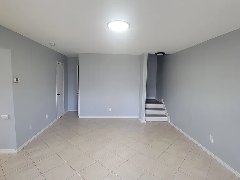 720 S New Rd — Photo 3