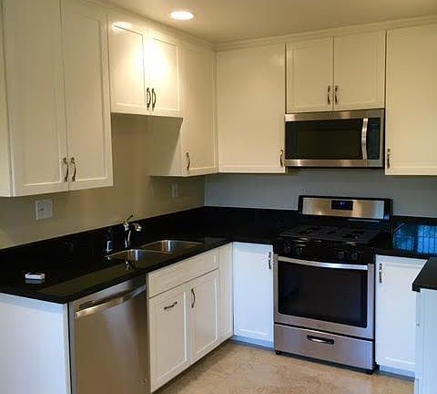 4th image of 590 N Los Robles Ave APT 10