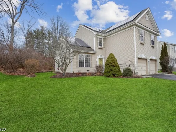 16 Saxton Dr, Hackettstown Town, NJ 07840