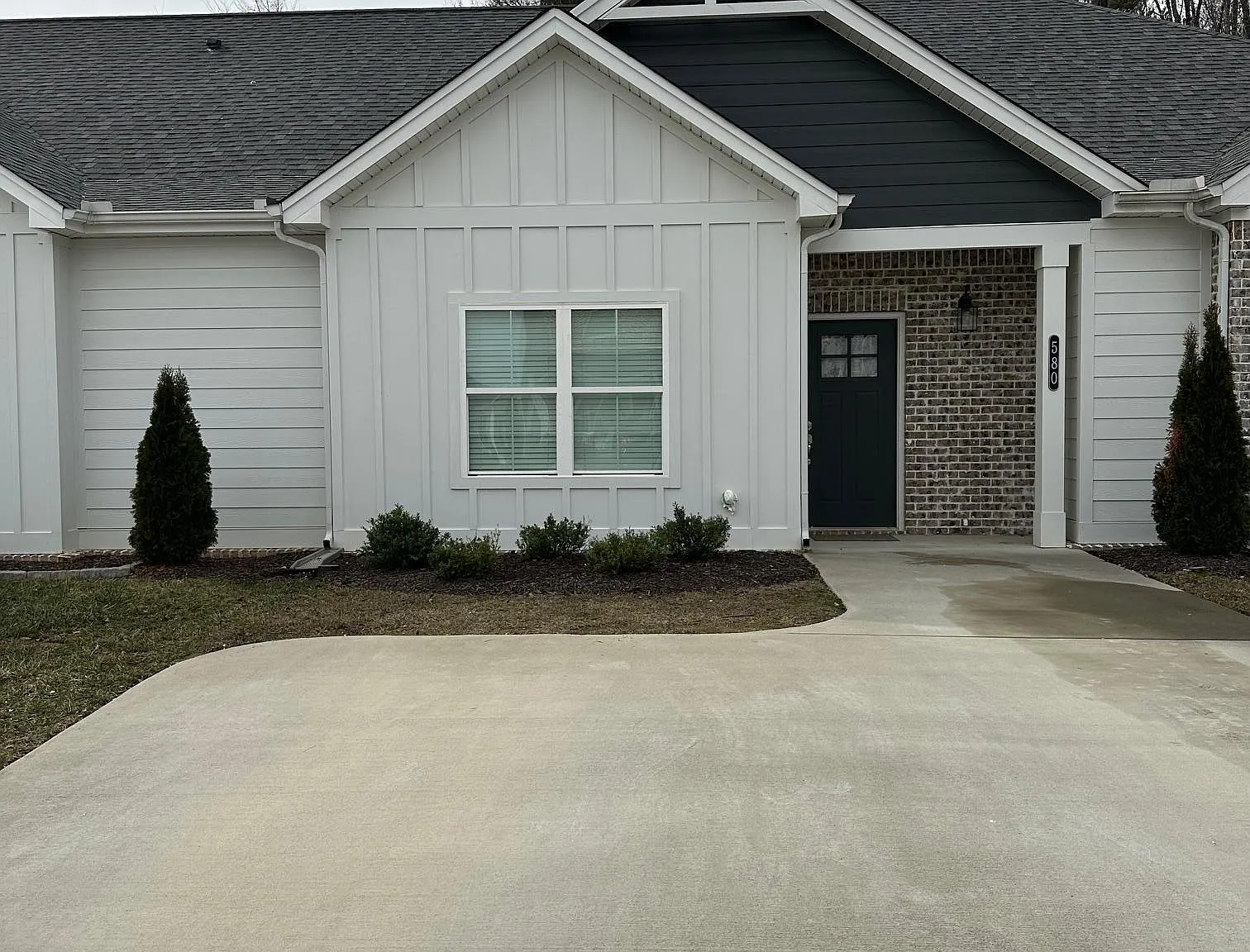 580 Bellingham Dr NE — Photo 1