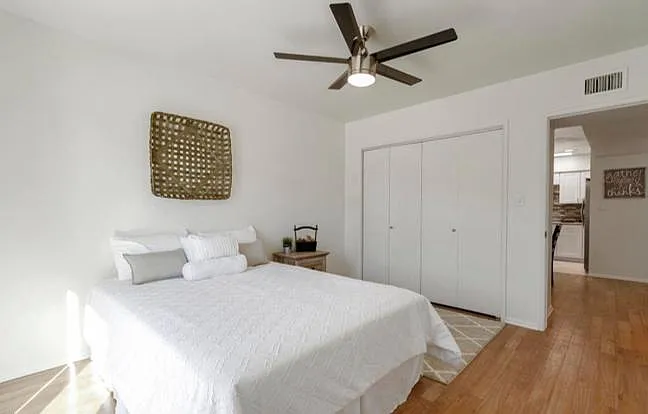 1231 E Maryland Ave #B — Photo 9