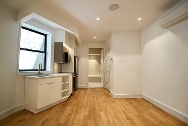 Rented by Loom Capital Group Inc.