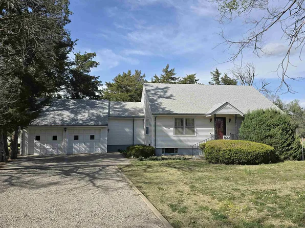 822 E 5th St, La Crosse, KS 67548