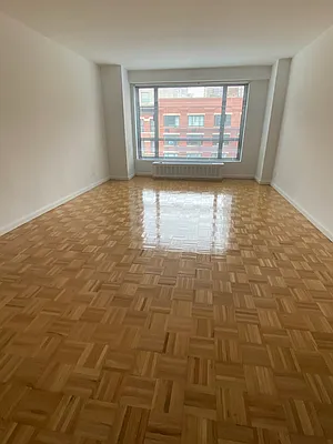 Rented by Solow Realty | media 17