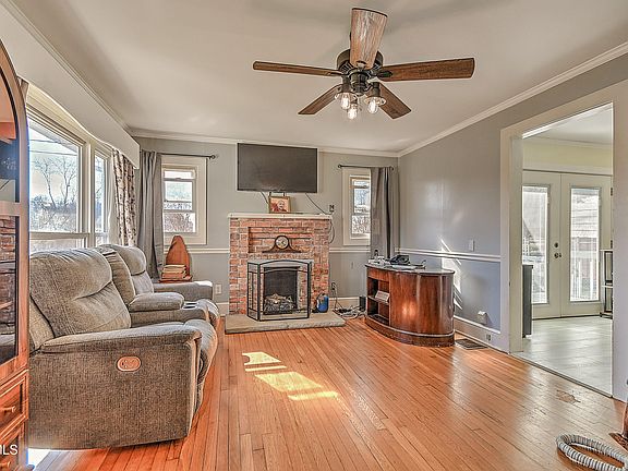 3rd image of 163 Island Rd