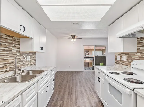 3810 N MARYVALE Parkway #2016, Phoenix, AZ 85031