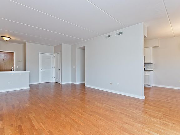 2nd image of 5588 N Lincoln Ave APT 209
