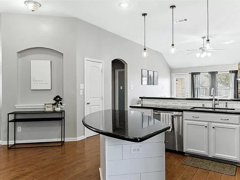 5105 Birchwood Dr — Photo 6