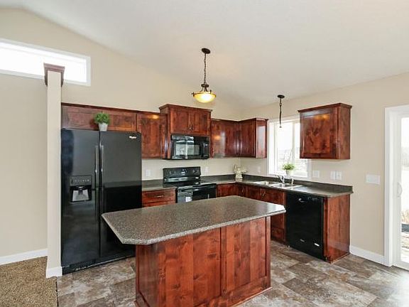 3rd image of 38052 Harvester Ave