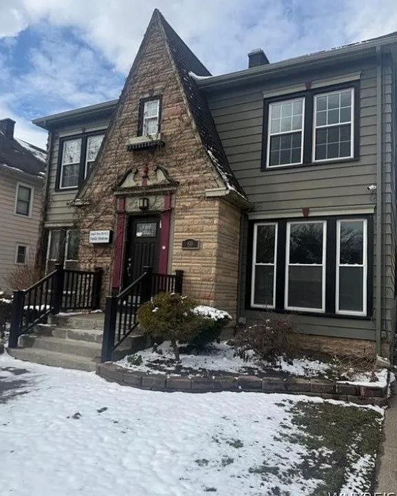 80 Delaware Rd