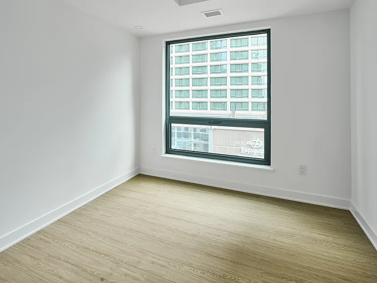 383 Albert St — Photo 38