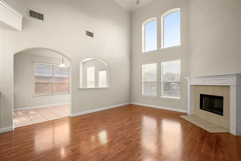 4 bed, 2.5 bath, 2601 sqft, $2,500 — Photo 3