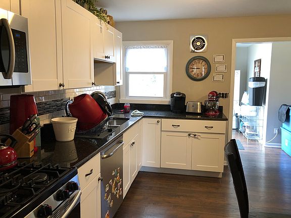 4th image of 211 Babcock St #A