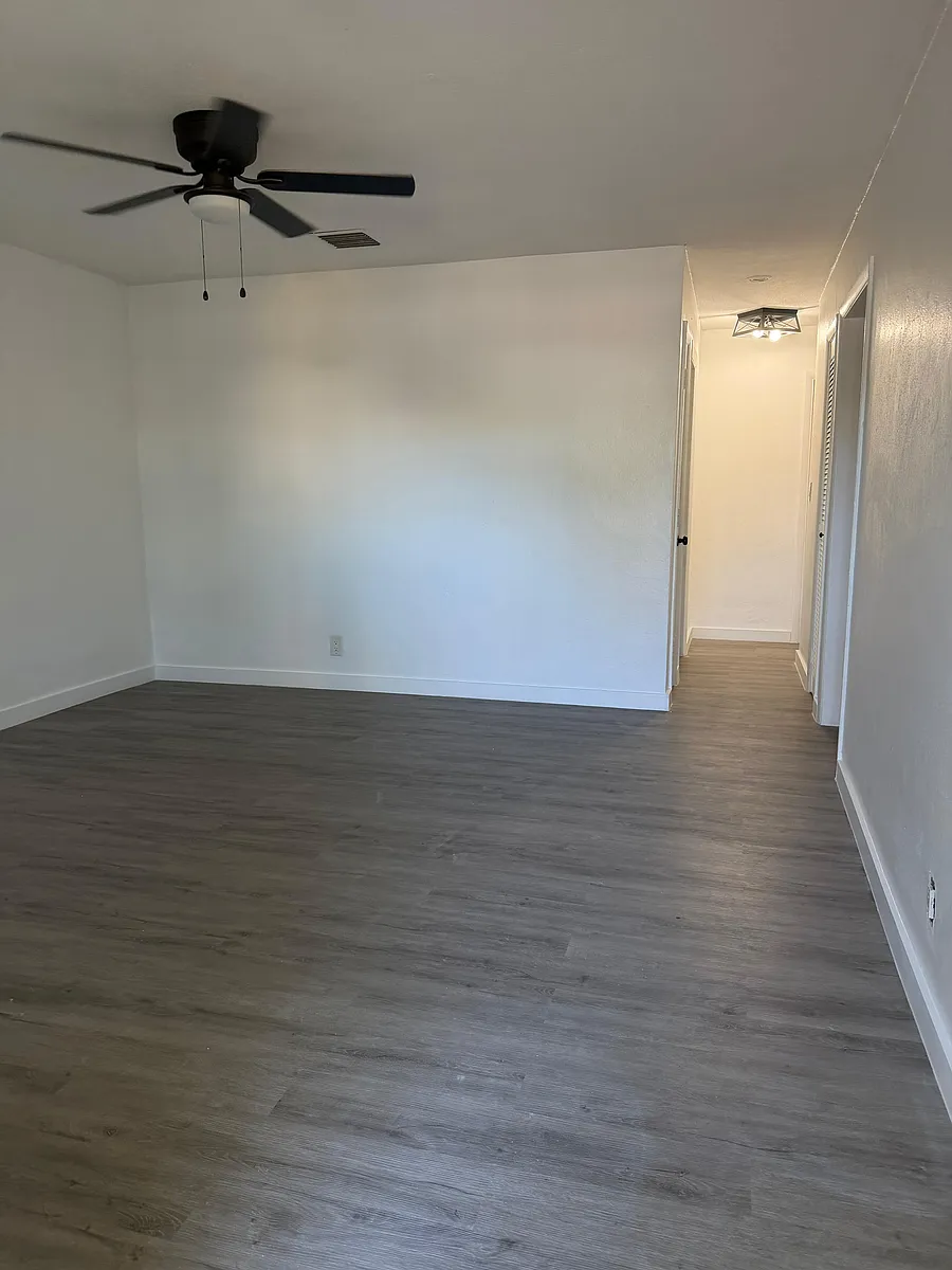 Building Photo - 2650 NE 9th Ave #2656