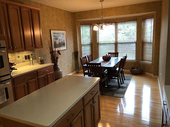 Breakfast Nook & Bay Windows